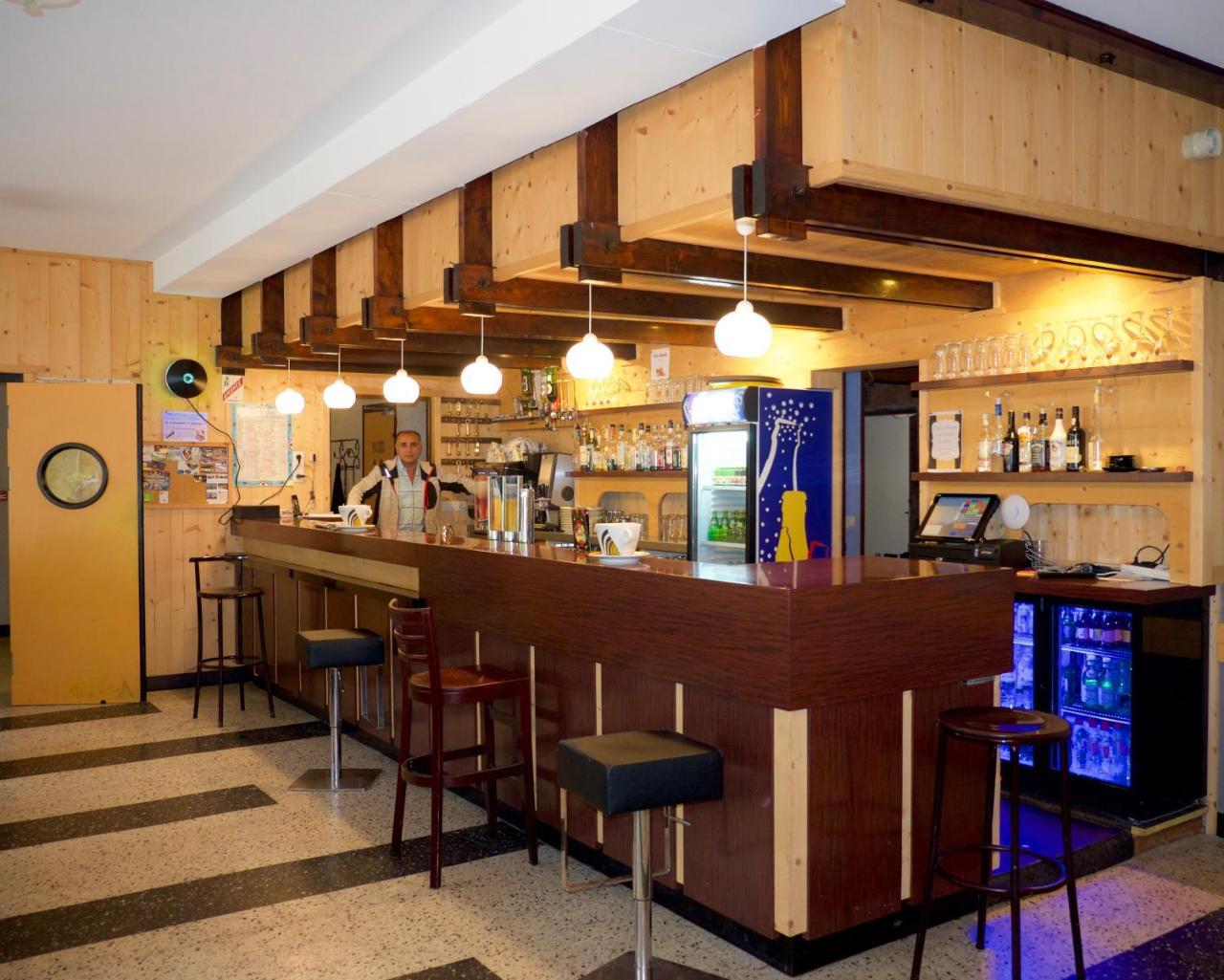 Hotel Belledonne เลอบูร์-เดอัวซ็อง ภายนอก รูปภาพ